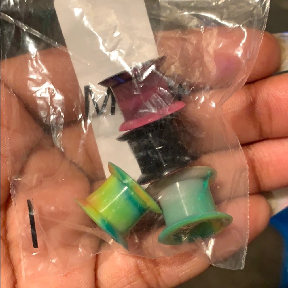 12 mm silicon gauges or tunnels